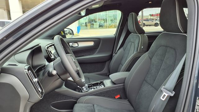 New 2026 Volvo XC40 B5 Ultra w/ Protection Package Premier image 13