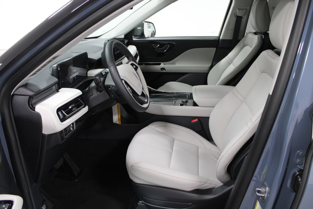 New 2026 Lincoln Aviator 2WD w/ Jet Appearance Package image 22