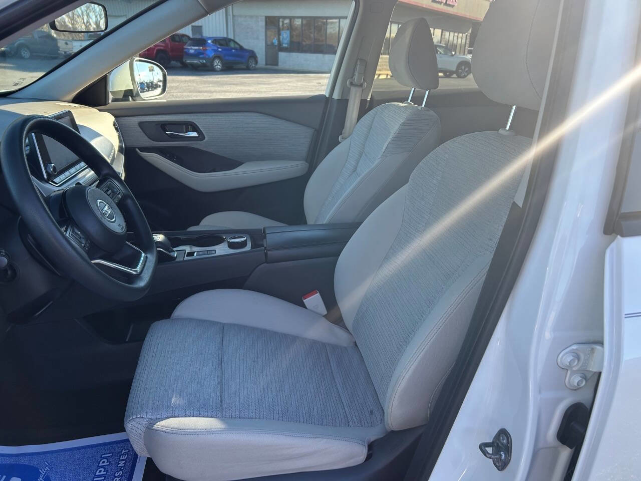 Used 2021 Nissan Rogue SV image 15