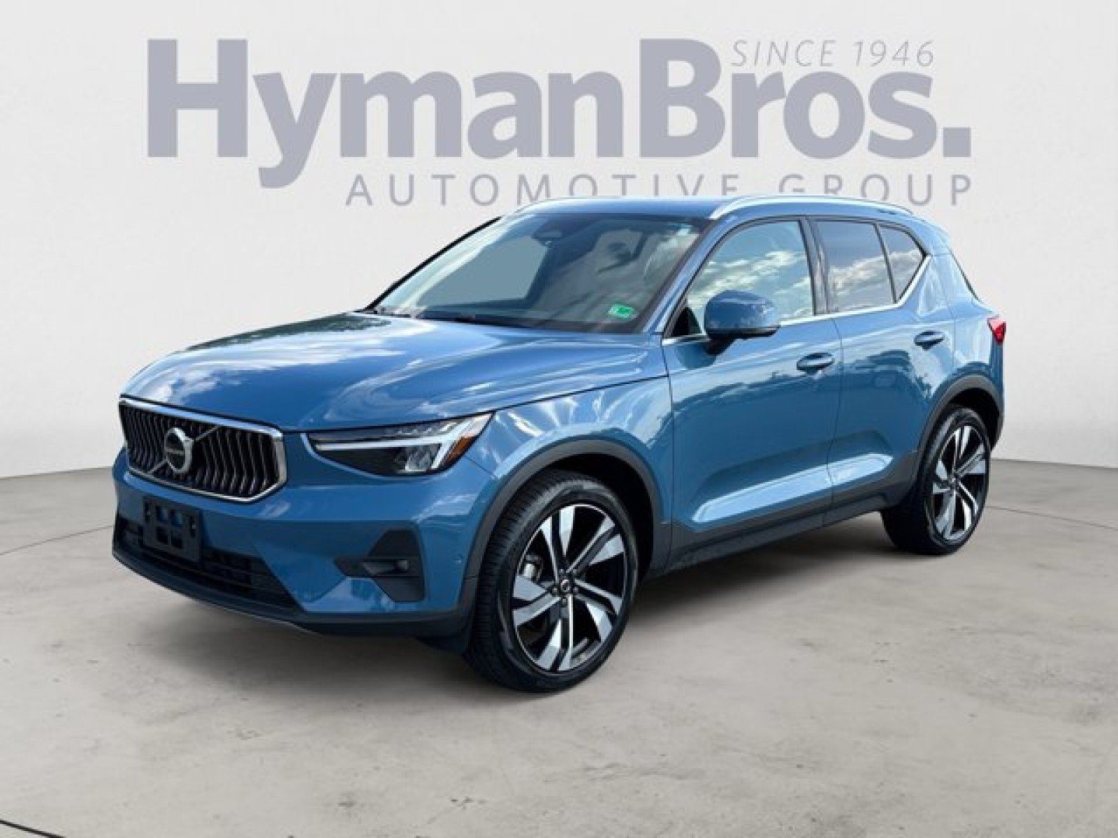 Used 2023 Volvo XC40 B5 Plus w/ Driver Assist Package AWD/4WD image 7