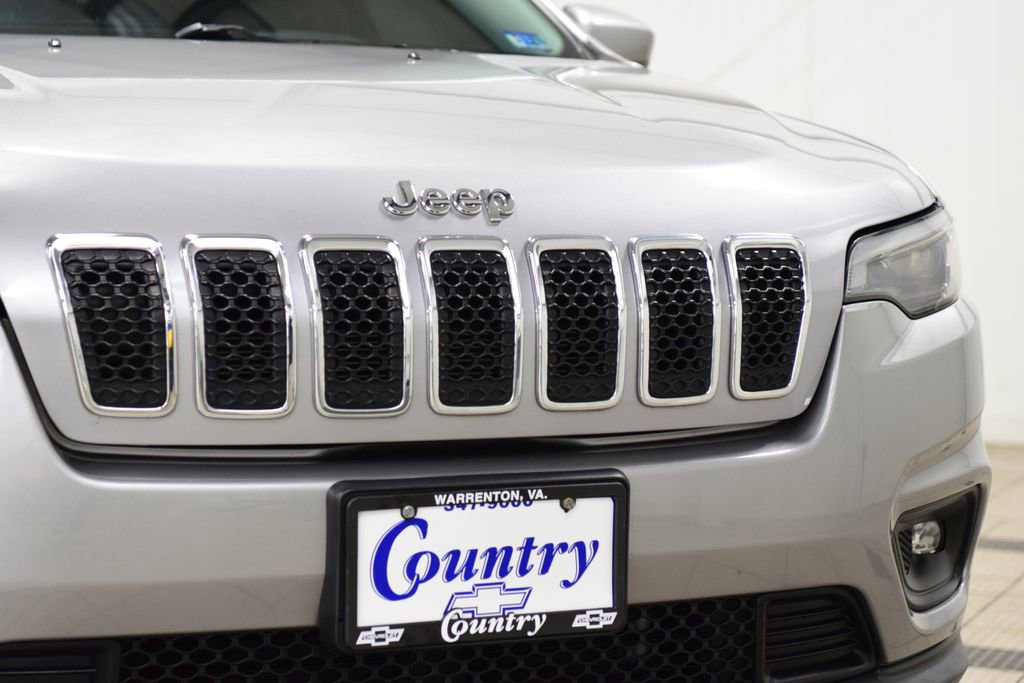 Used 2019 Jeep Cherokee Latitude w/ Cold Weather Group image 11