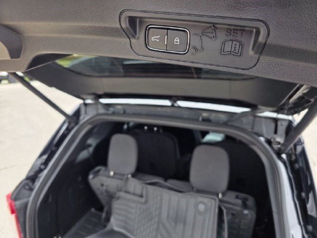 Used 2020 Ford Explorer XLT w/ Comfort Package AWD/4WD image 12