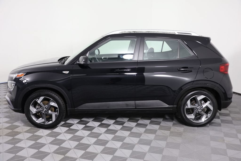 Used 2024 Hyundai Venue SEL FWD image 5