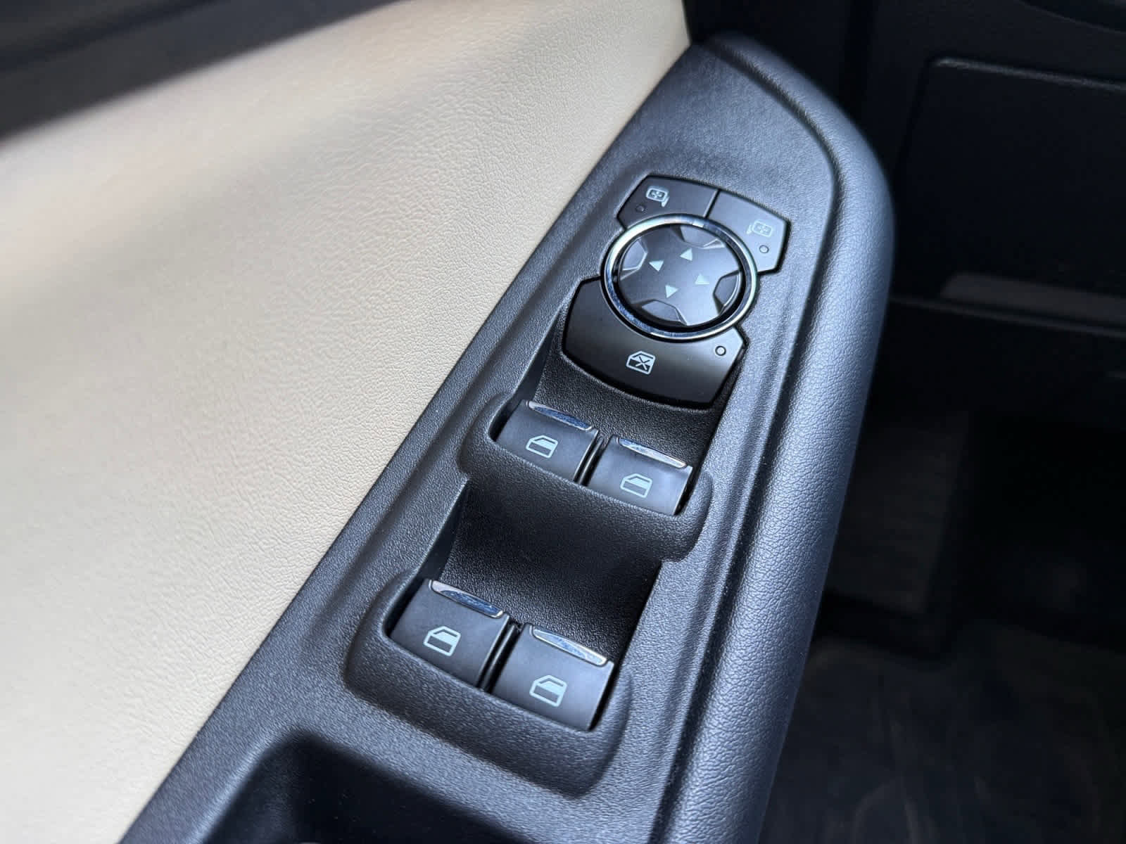 Used 2021 Ford Edge SEL w/ Convenience Package image 25