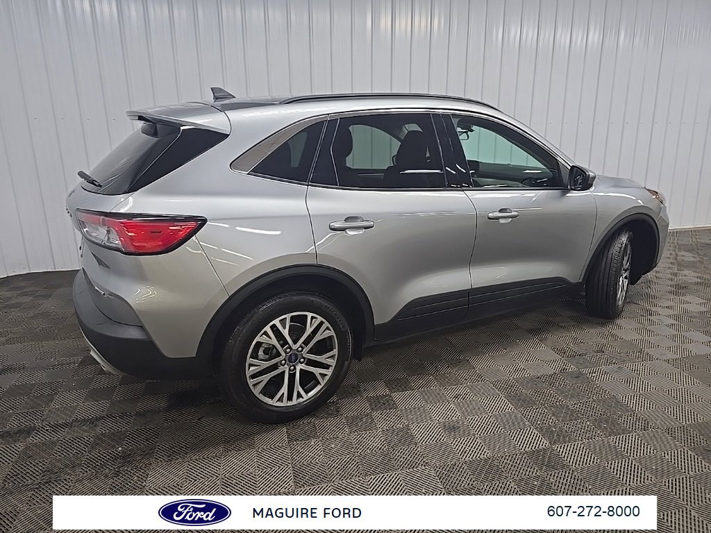 Used 2022 Ford Escape SEL w/ Technology Package image 3