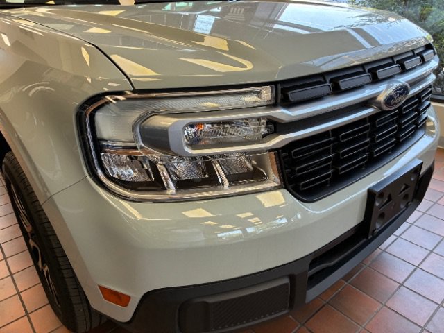 Used 2023 Ford Maverick Lariat FWD image 2