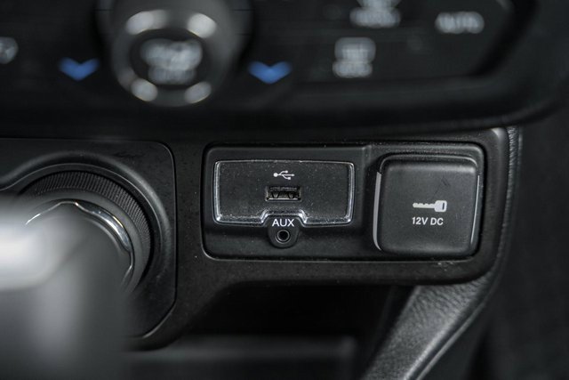 Used 2019 Jeep Renegade Latitude w/ Cold Weather Group image 34