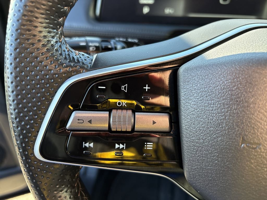 Used 2024 Nissan Ariya FWD image 15