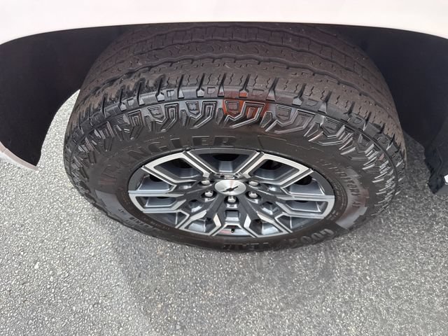 Used 2023 Chevrolet Colorado Z71 w/ Z71 Convenience Package 2 AWD/4WD image 19