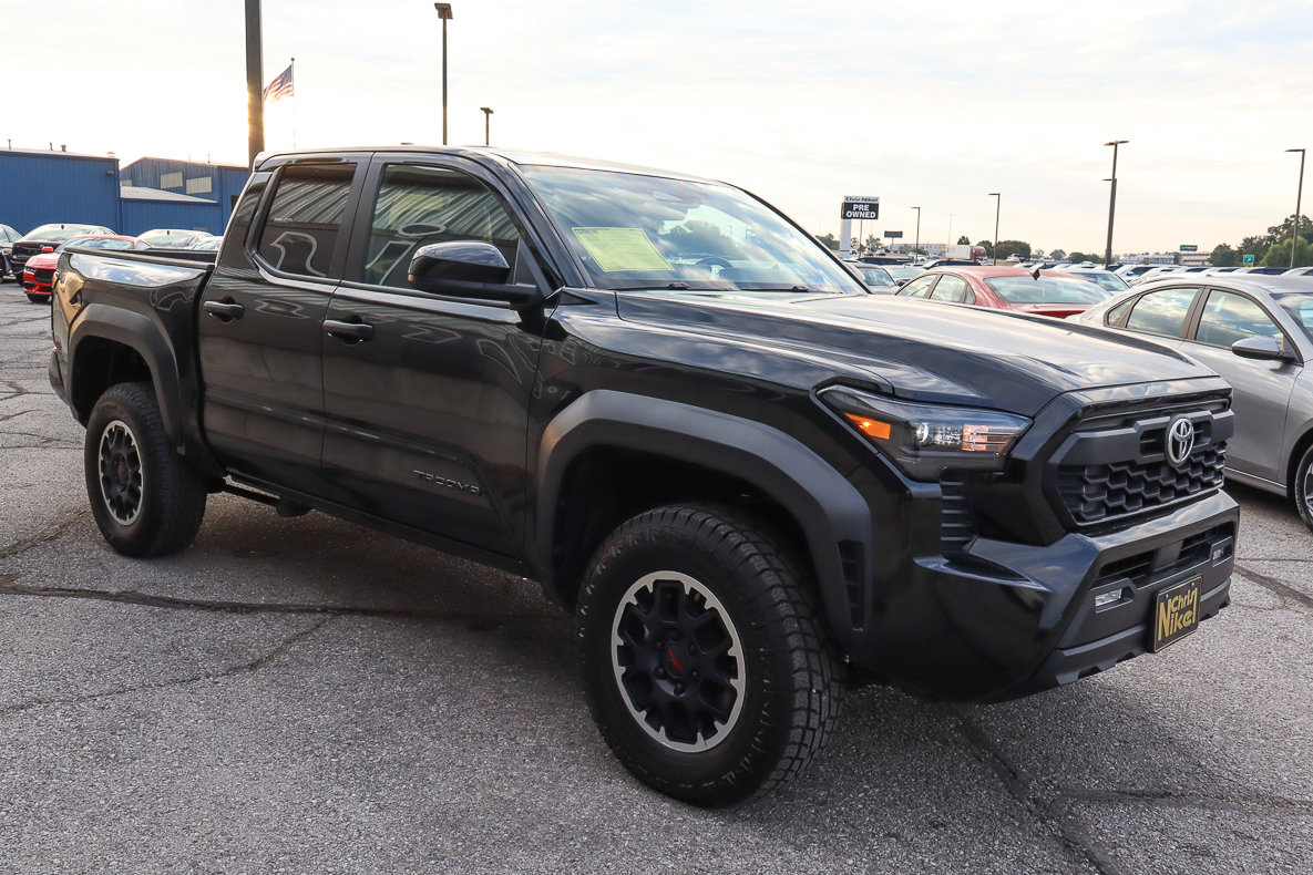 Used 2024 Toyota Tacoma TRD Off-Road image 3