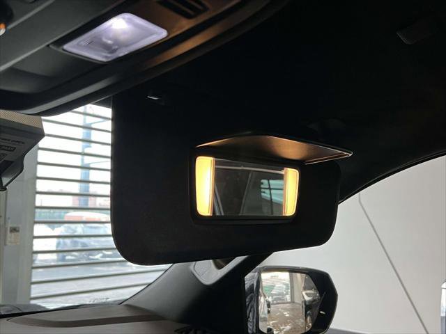 Used 2024 Chevrolet Suburban LT image 31