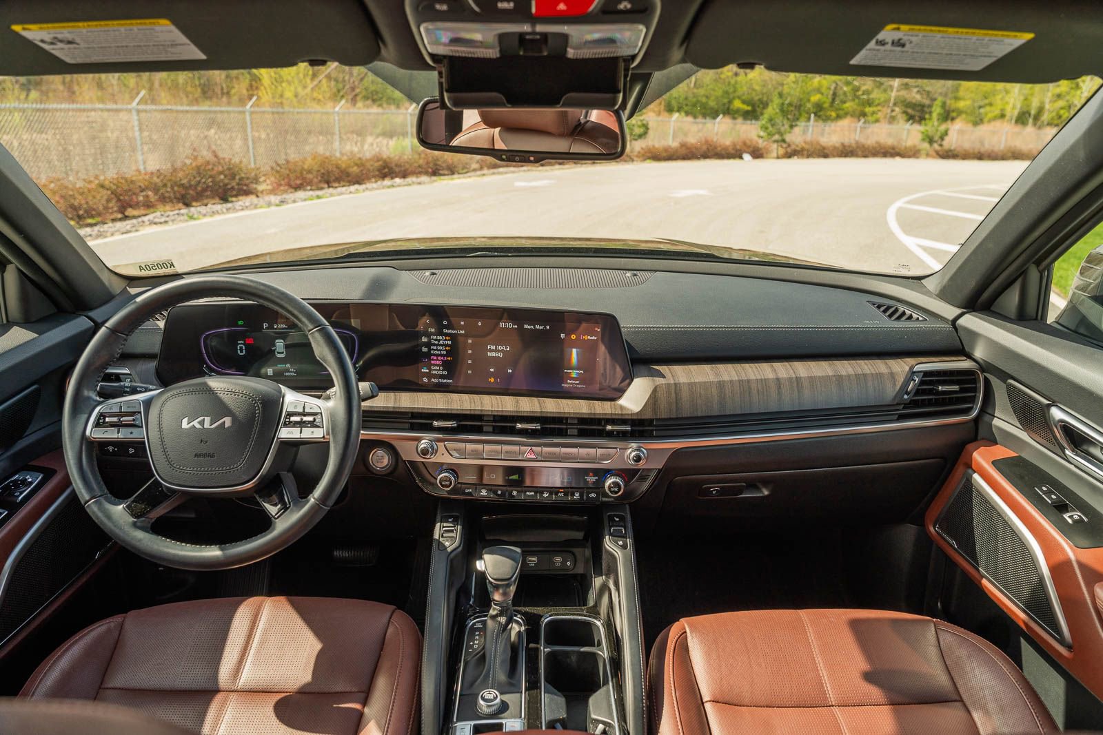 Used 2024 Kia Telluride EX w/ EX Captain's Chair Package image 26