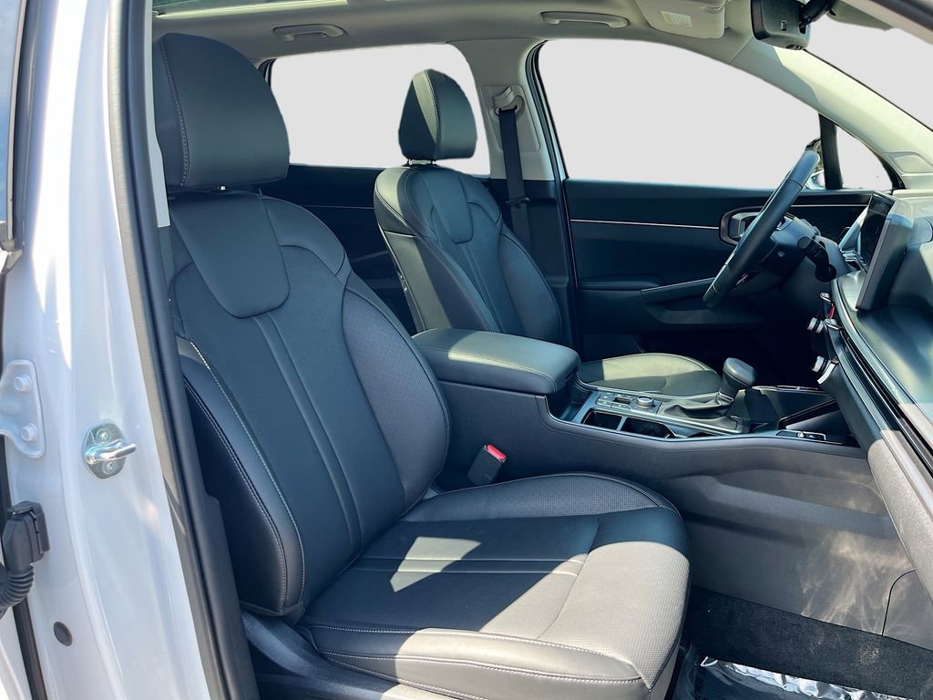 Certified 2025 Kia Sorento EX w/ Panoramic Sunroof Package AWD/4WD image 35