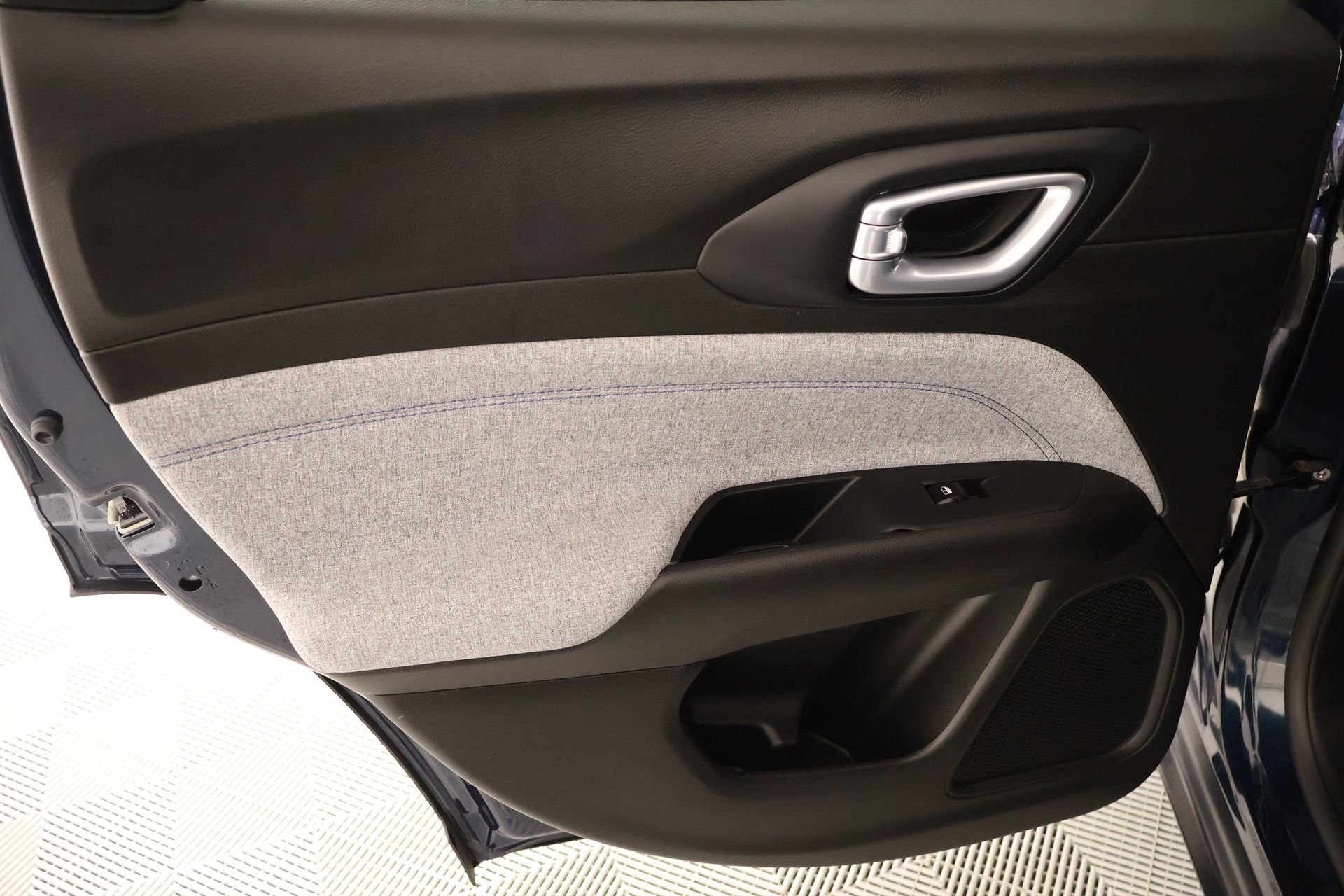 Used 2024 Jeep Compass Latitude image 16