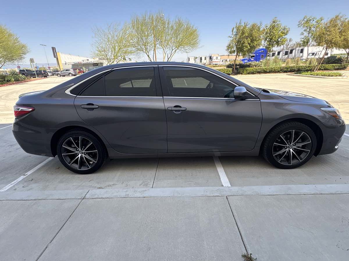 Used 2015 Toyota Camry XSE FWD image 2