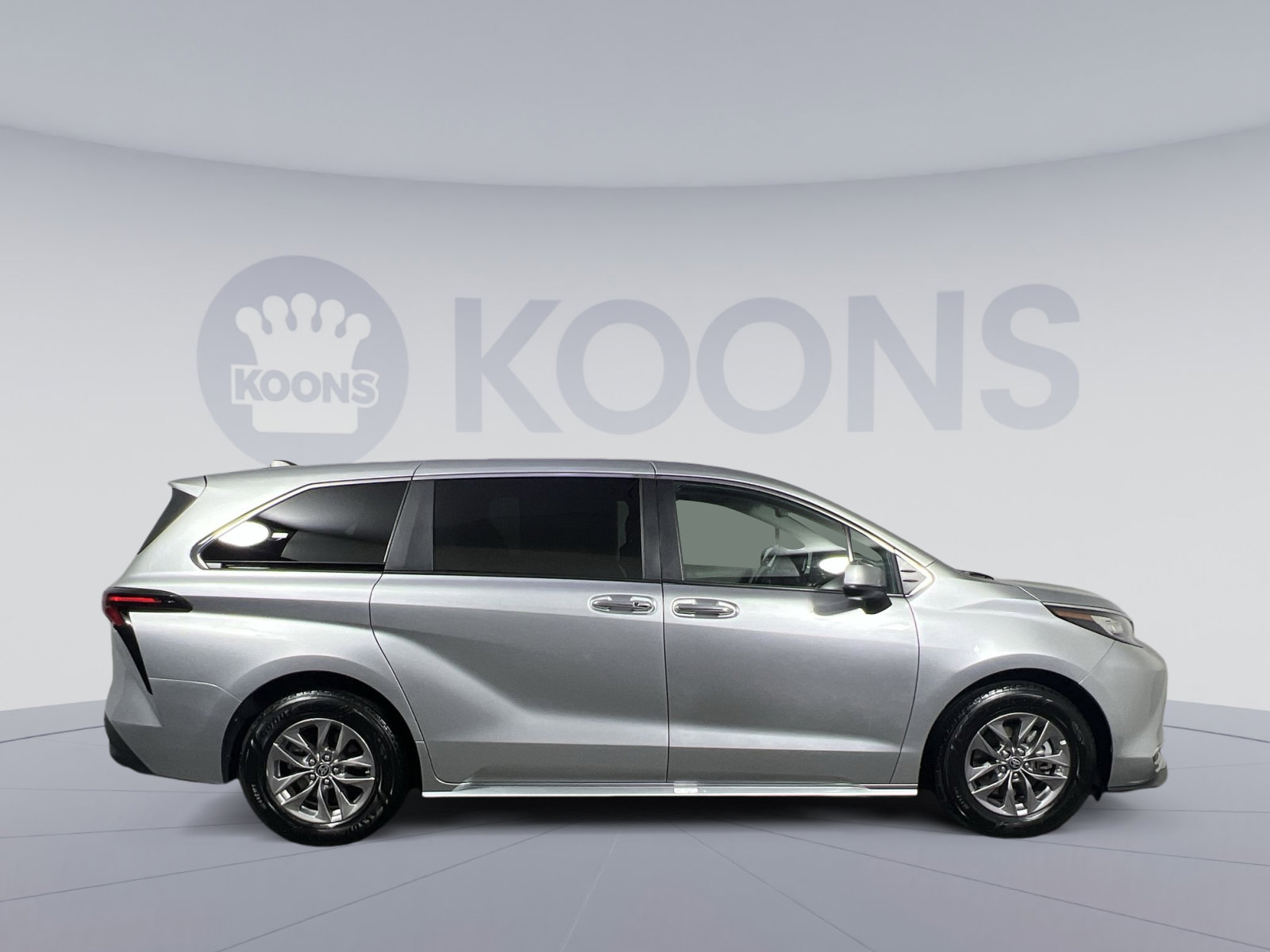 Used 2023 Toyota Sienna XLE AWD/4WD image 12