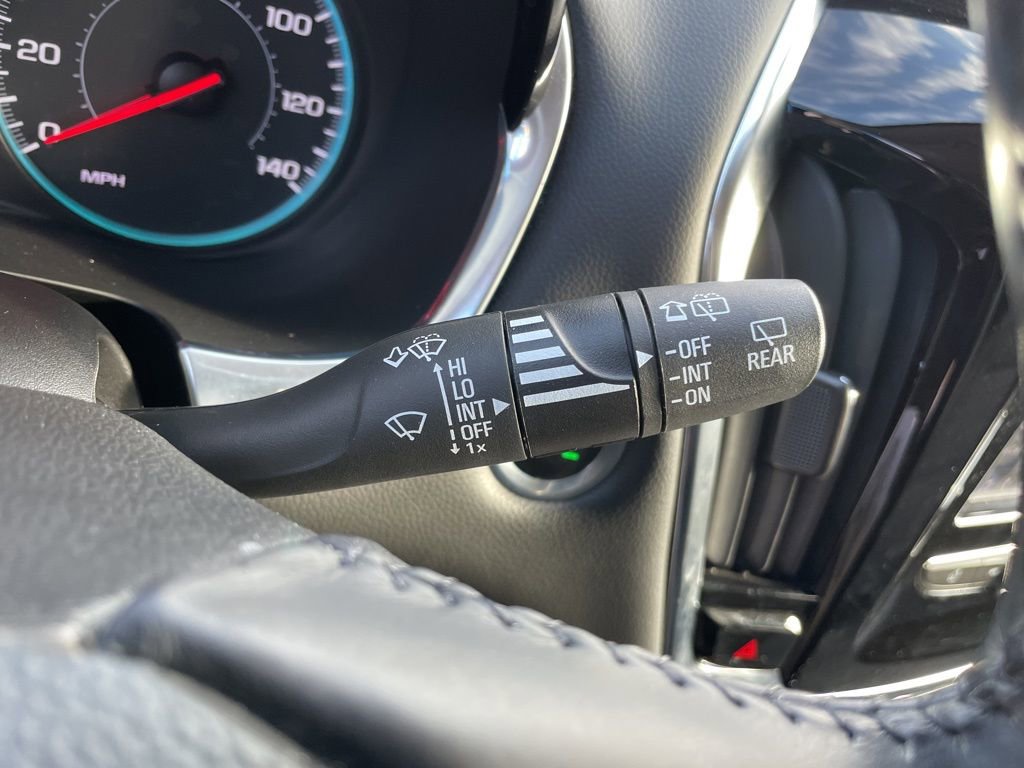 Used 2021 Chevrolet Traverse LT image 16