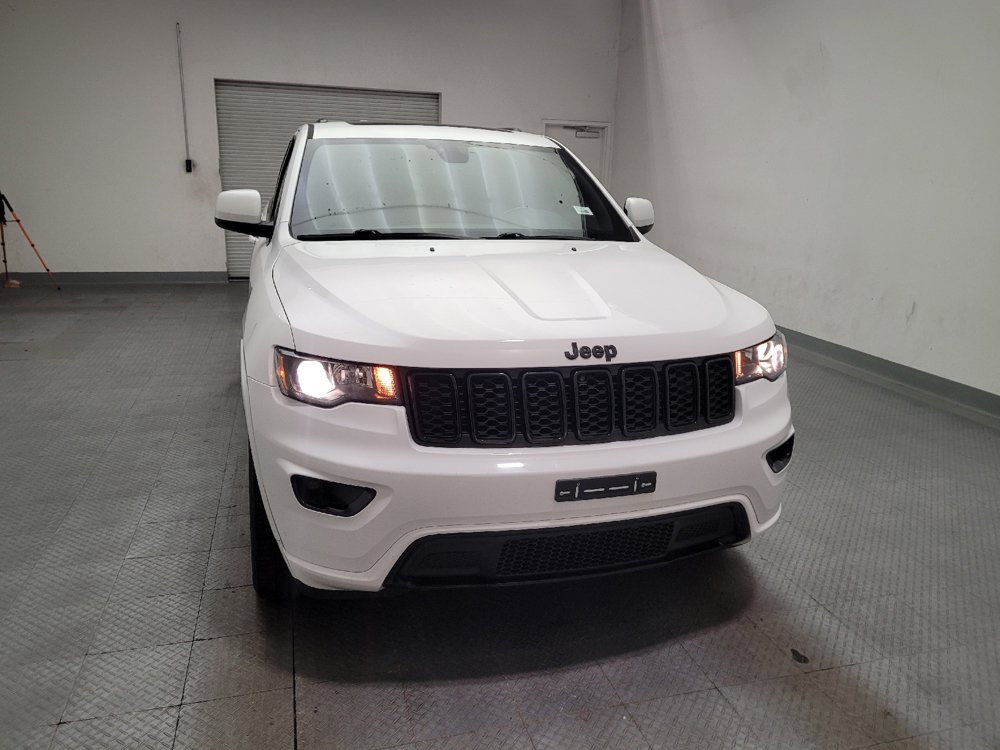 Used 2019 Jeep Grand Cherokee Altitude RWD image 14