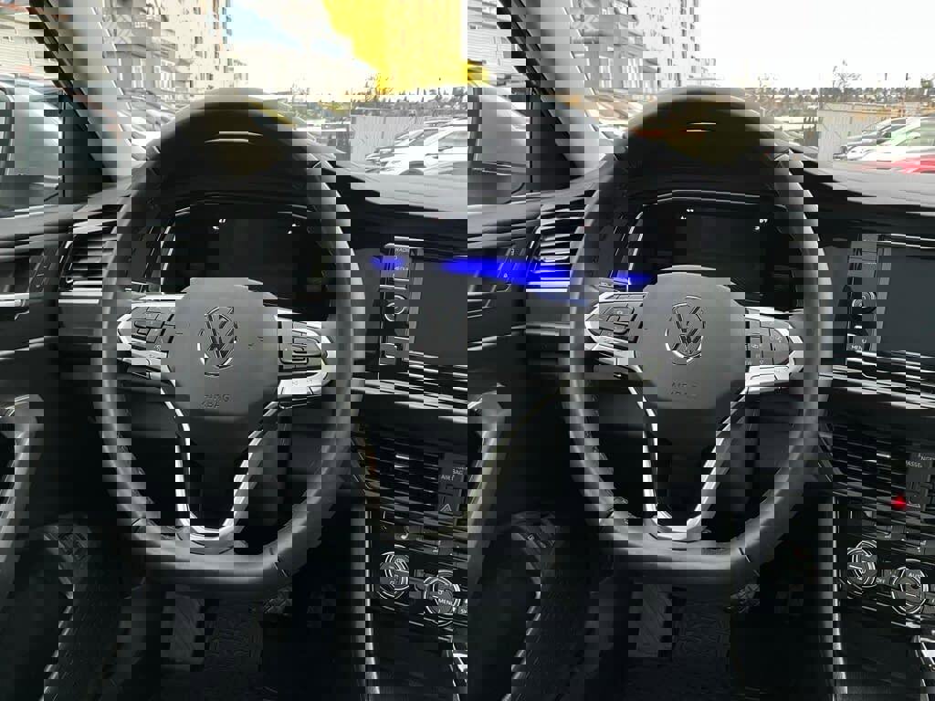 Certified 2023 Volkswagen Jetta SE w/ Panoramic Sunroof Package image 19