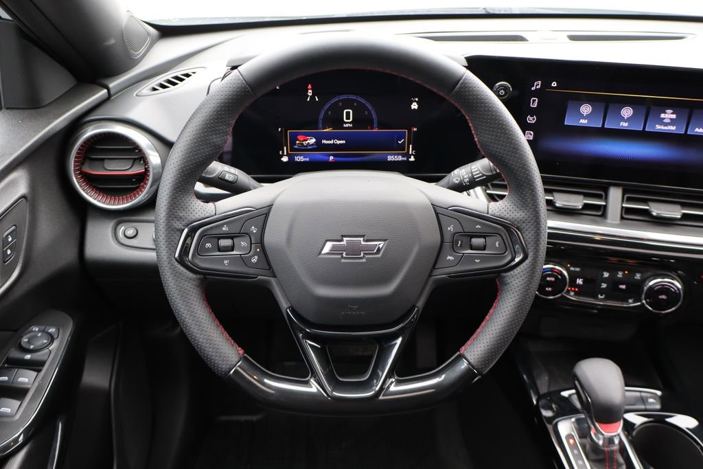 Used 2025 Chevrolet Trax RS w/ Sunroof Package image 17