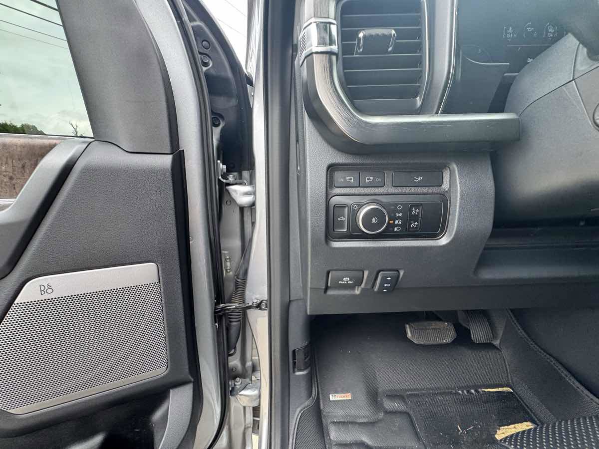 Used 2024 Ford F350 Lariat w/ Lariat Ultimate Package AWD/4WD image 12