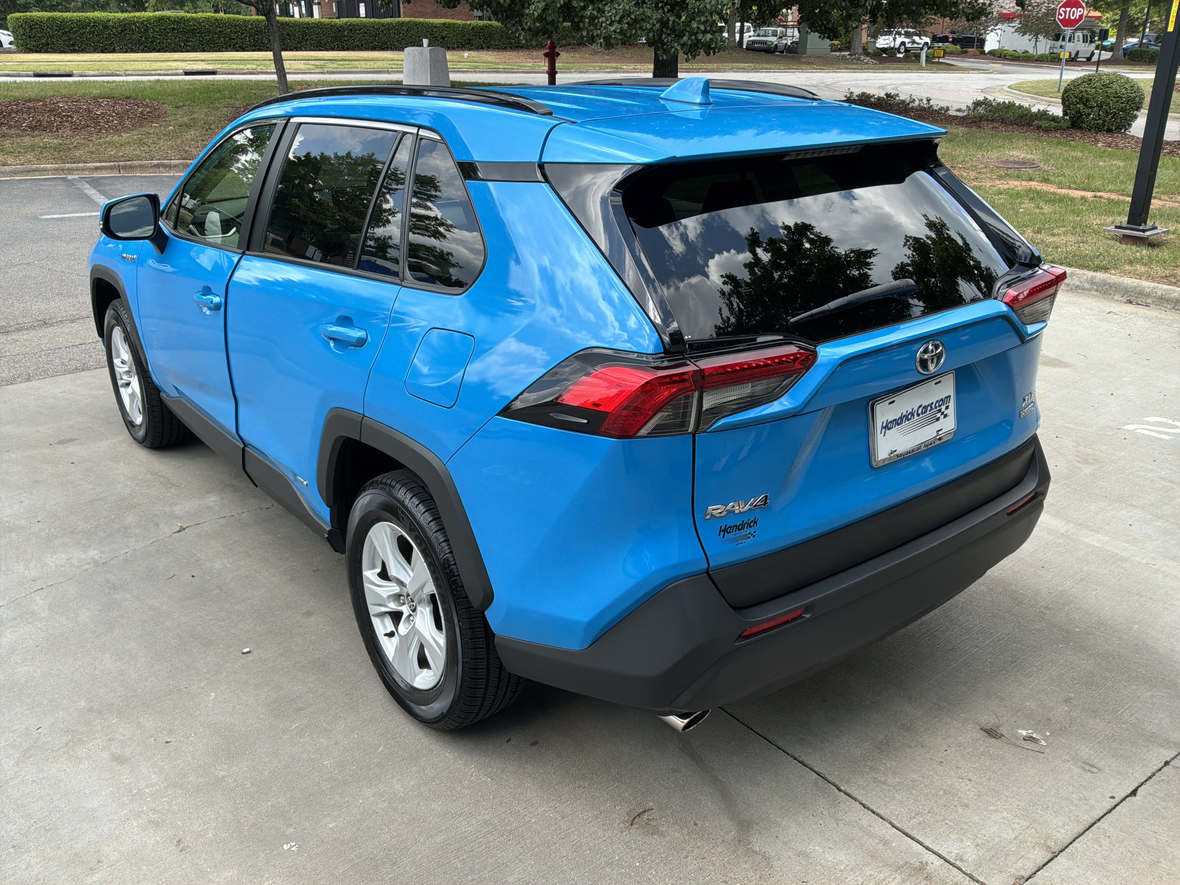 Used 2020 Toyota RAV4 XLE w/ Convenience Package AWD/4WD image 8