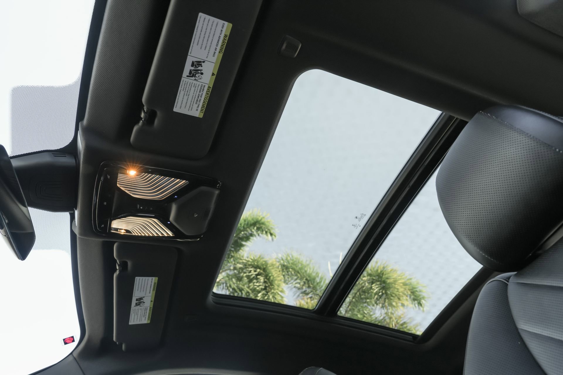 Used 2023 BMW X6 xDrive40i w/ Climate Comfort Package image 22