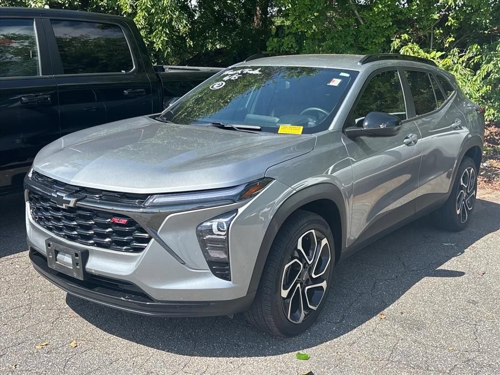 Used 2024 Chevrolet Trax RS w/ Driver Confidence Package FWD image 2