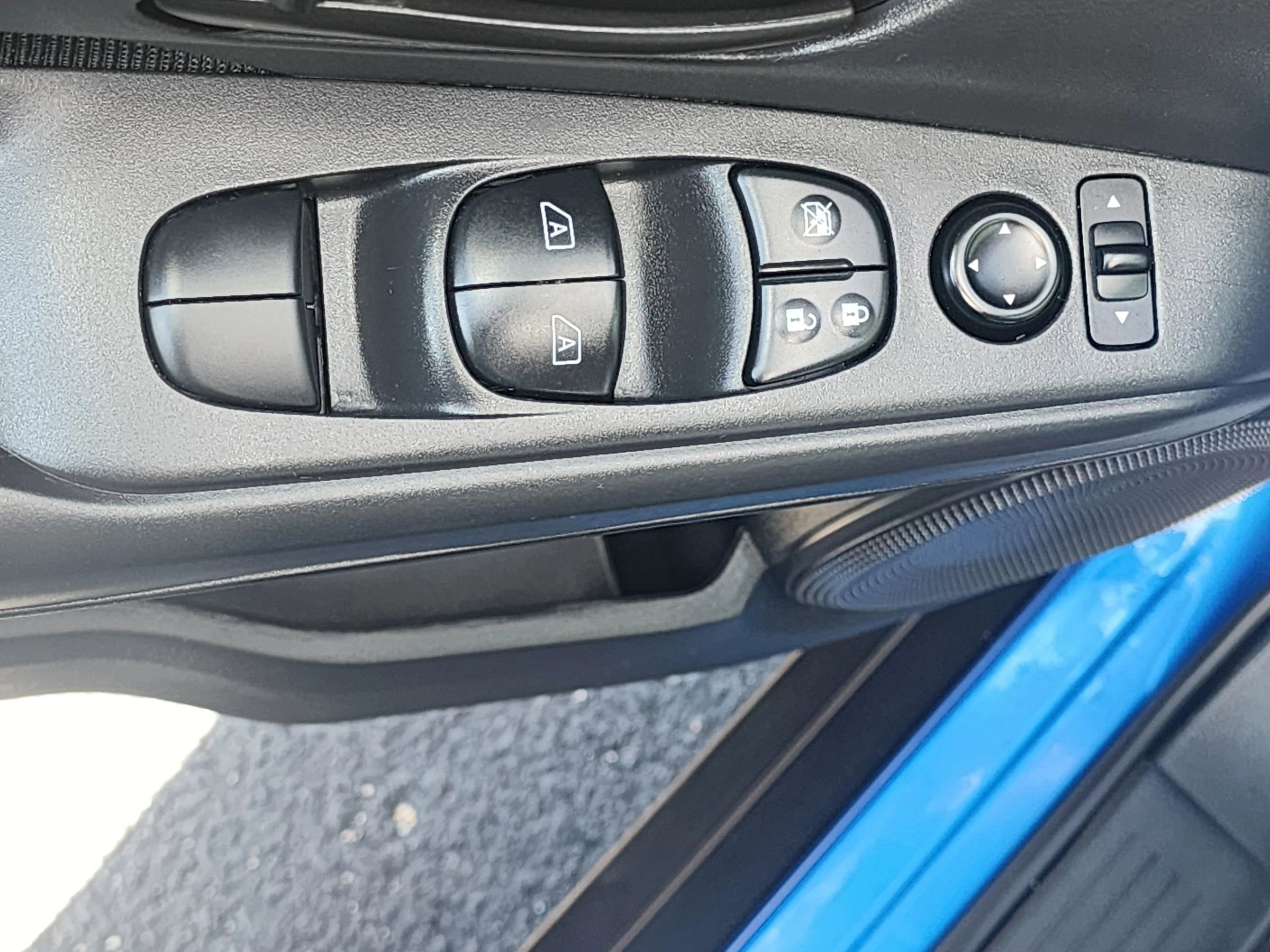 Used 2024 Nissan Kicks S image 19