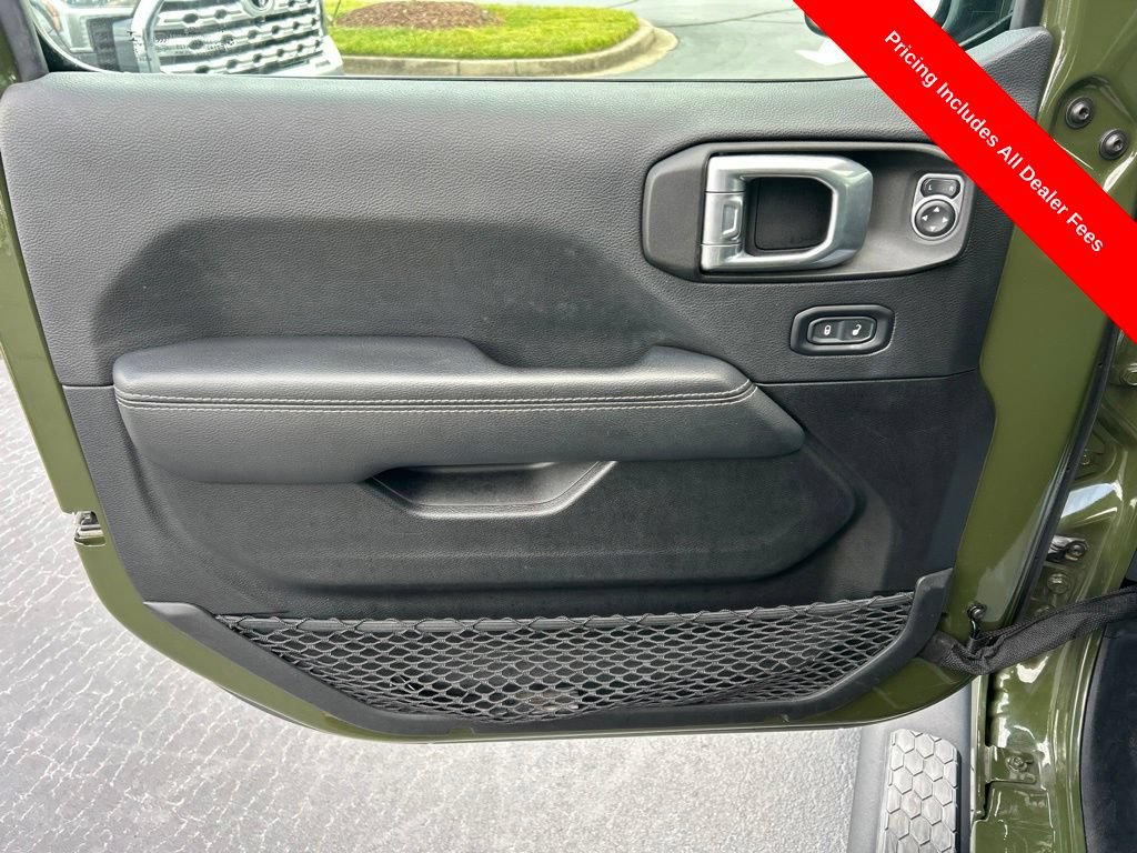 Used 2021 Jeep Wrangler Unlimited Sahara AWD/4WD image 3