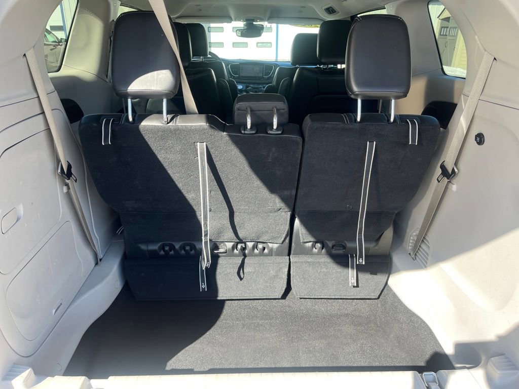 Used 2024 Chrysler Pacifica Limited FWD image 36