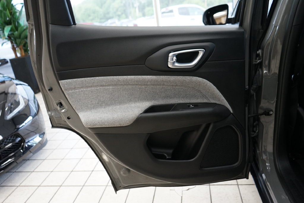 Used 2023 Jeep Compass Latitude AWD/4WD image 45