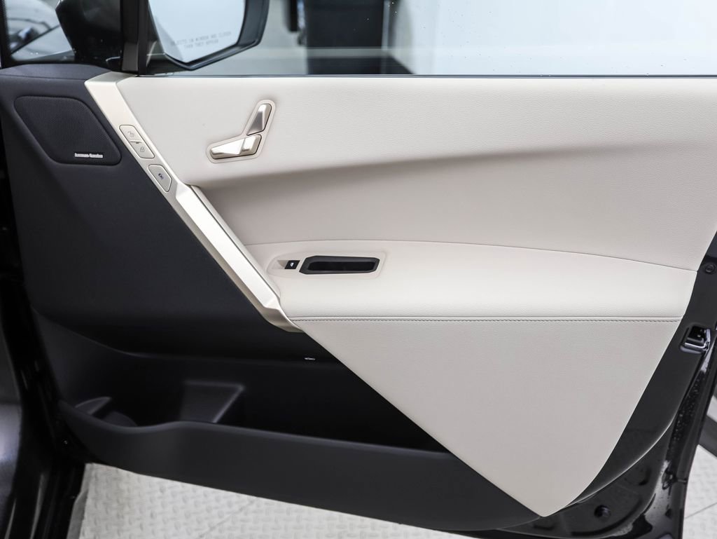 Used 2026 BMW iX xDrive60 w/ Premium Package image 29