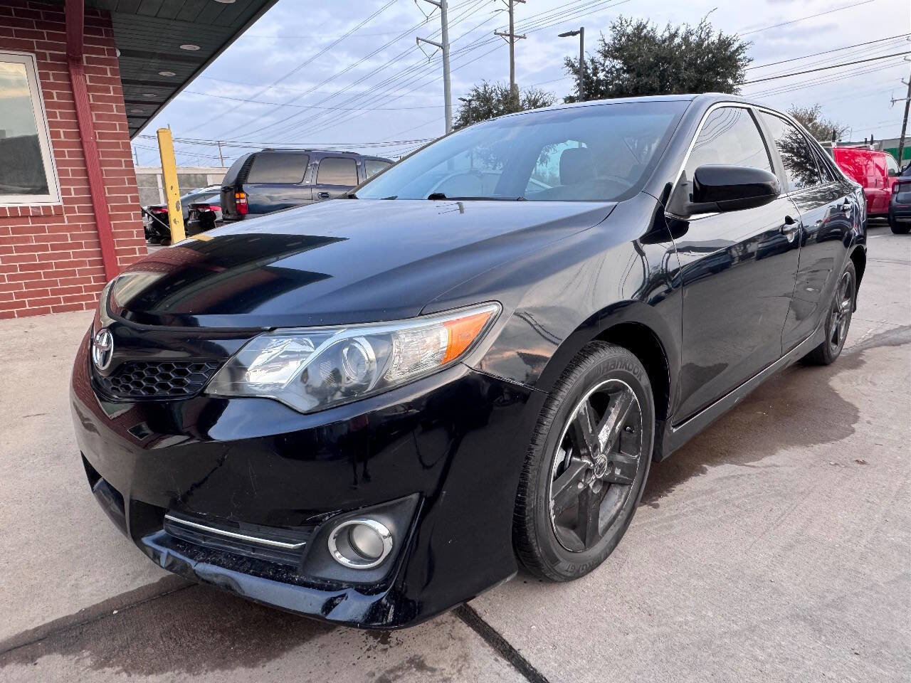 Used 2013 Toyota Camry SE image 1