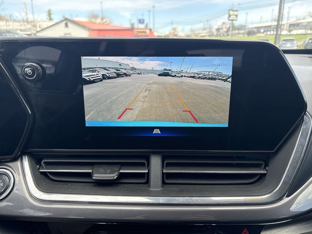 Used 2025 Chevrolet Trax ACTIV w/ Driver Confidence Package image 21