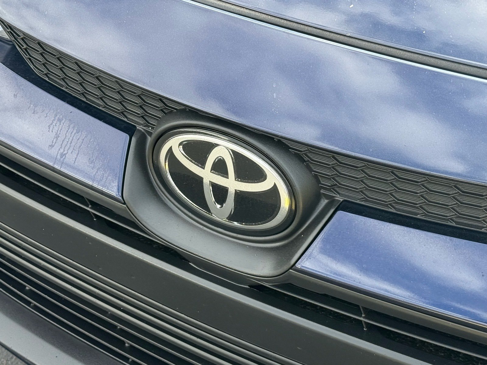 Used 2025 Toyota Corolla LE FWD image 32