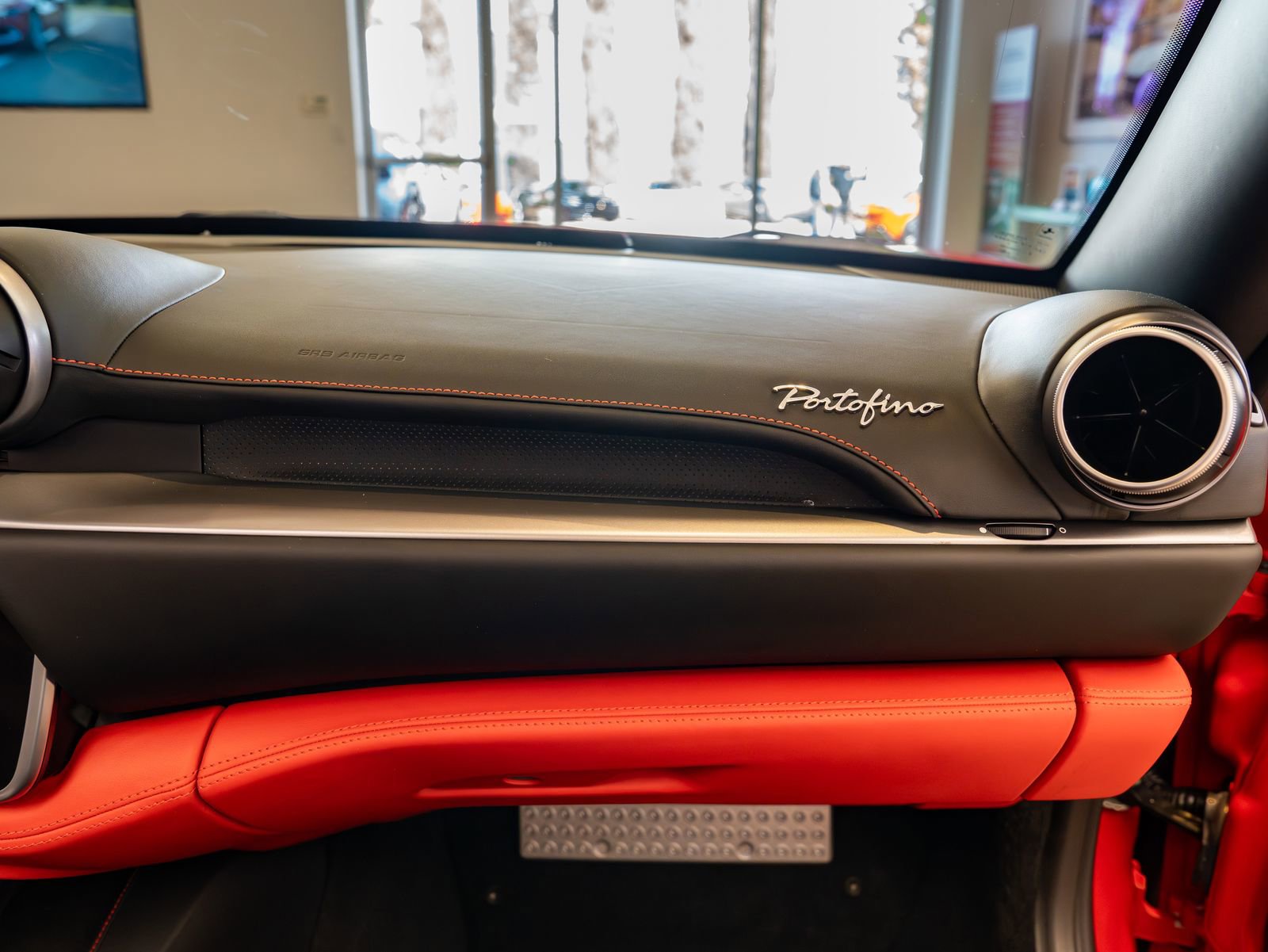 Used 2020 Ferrari Portofino RWD image 17