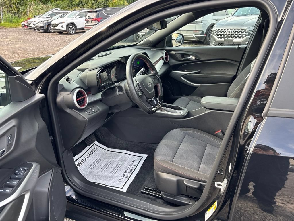Used 2024 Chevrolet Trax RS w/ Sunroof Package FWD image 11
