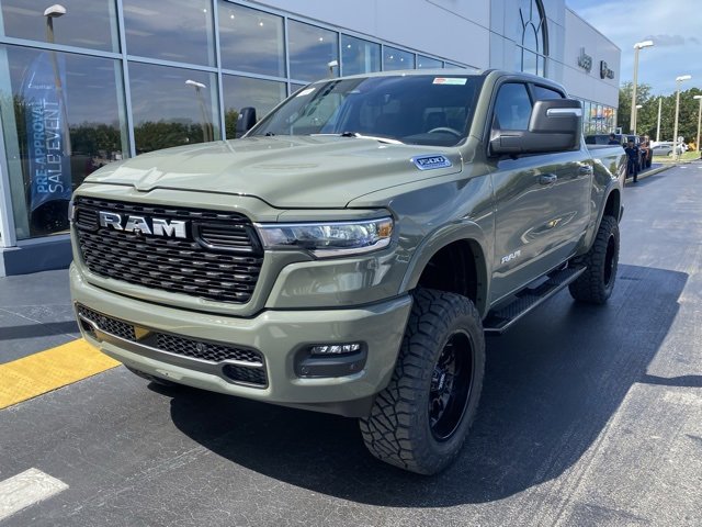 New 2026 RAM 1500 4x4 Crew Cab image 4