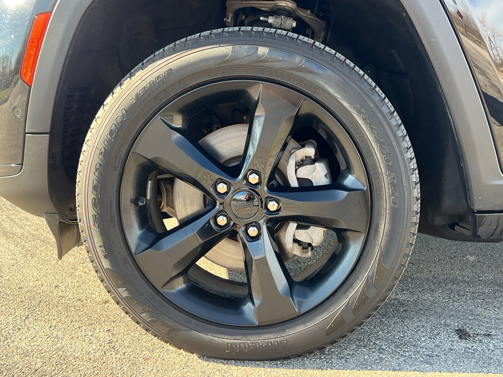 Used 2024 Jeep Grand Cherokee L Limited w/ Luxury Tech Group II image 9