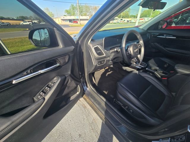 Used 2024 Kia Seltos EX image 3
