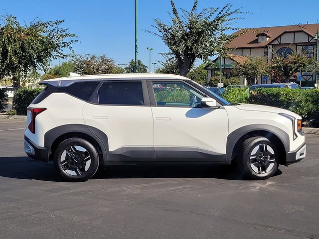 New 2027 Kia Seltos LX FWD image 3