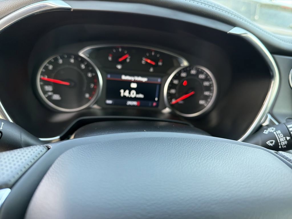 Used 2025 Chevrolet Blazer LT AWD/4WD image 18
