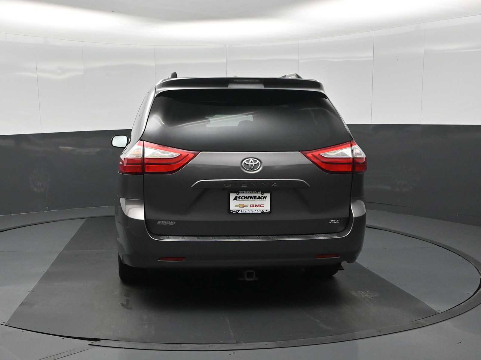 Used 2015 Toyota Sienna XLE image 8