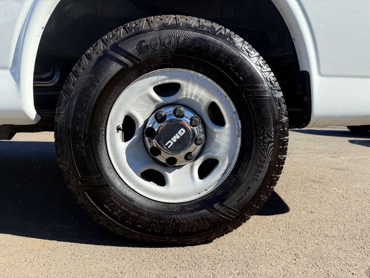 Used 2008 GMC Savana 3500 Extended Passenger w/ LT Preferred Equipment Group RWD image 36