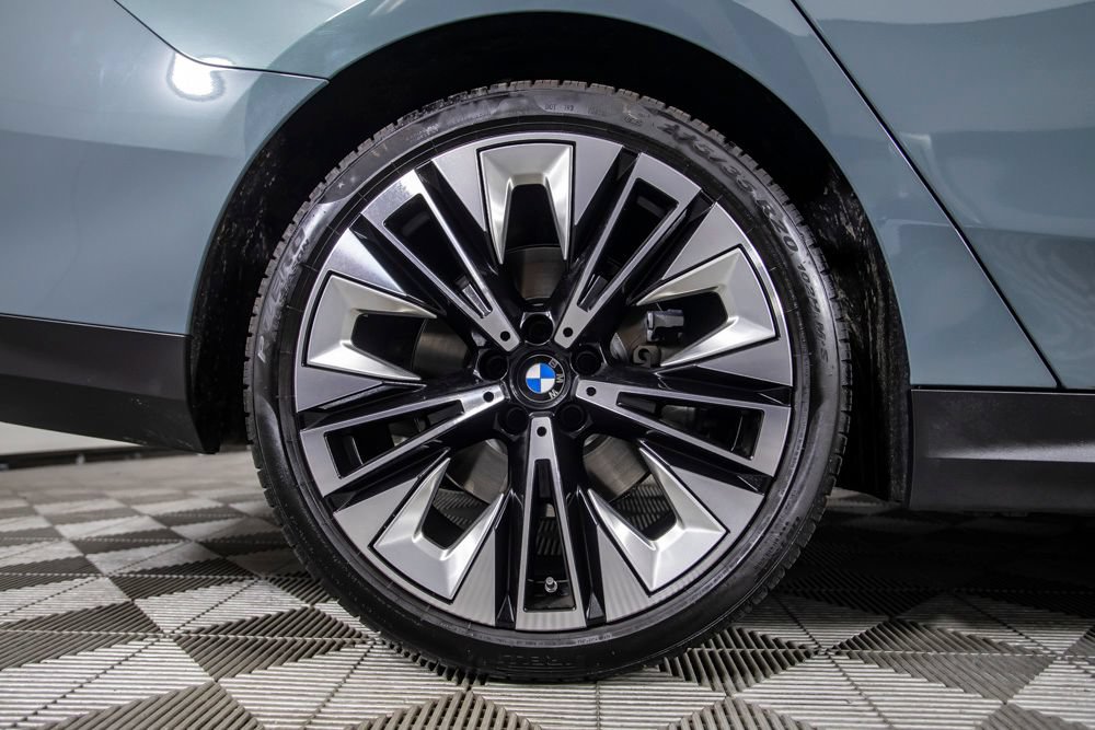 Used 2026 BMW 540i xDrive AWD/4WD image 39