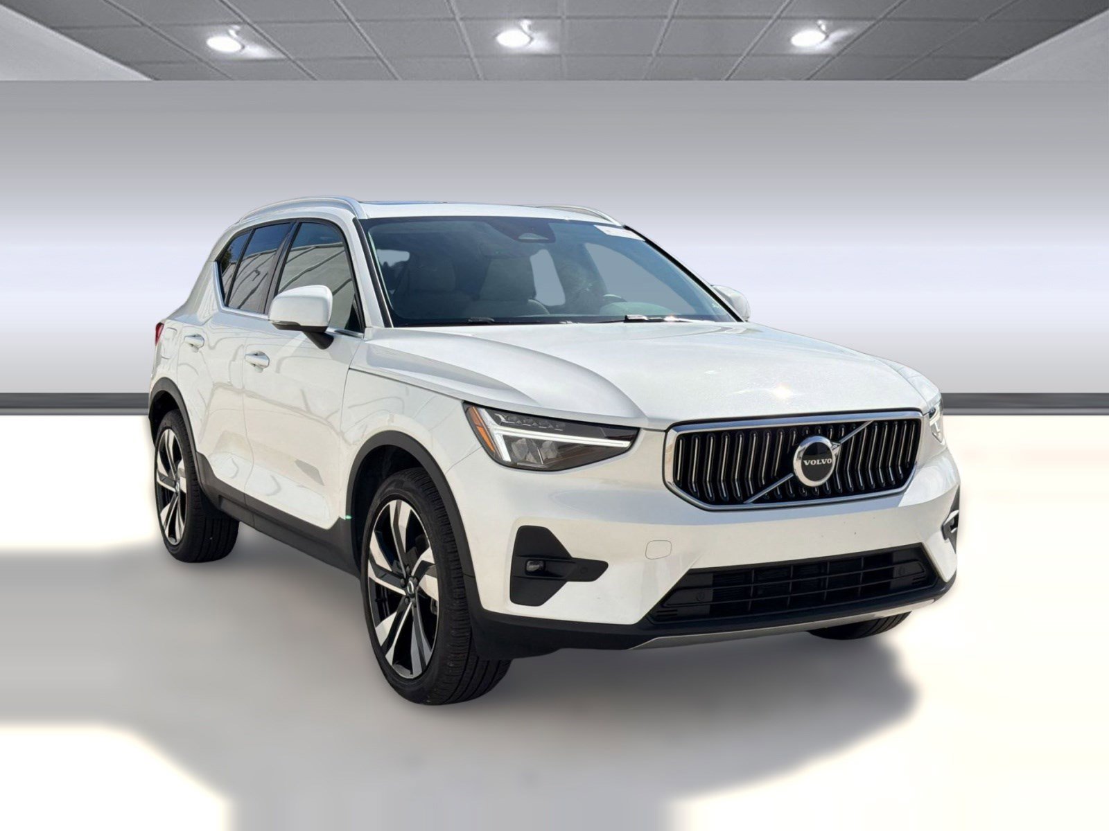 Used 2023 Volvo XC40 B5 Plus w/ Protection Package Premier image 7