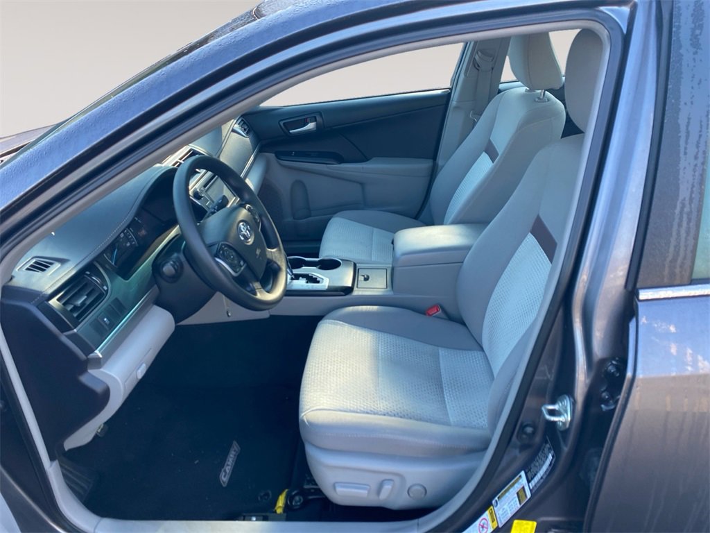 Used 2014 Toyota Camry LE image 4