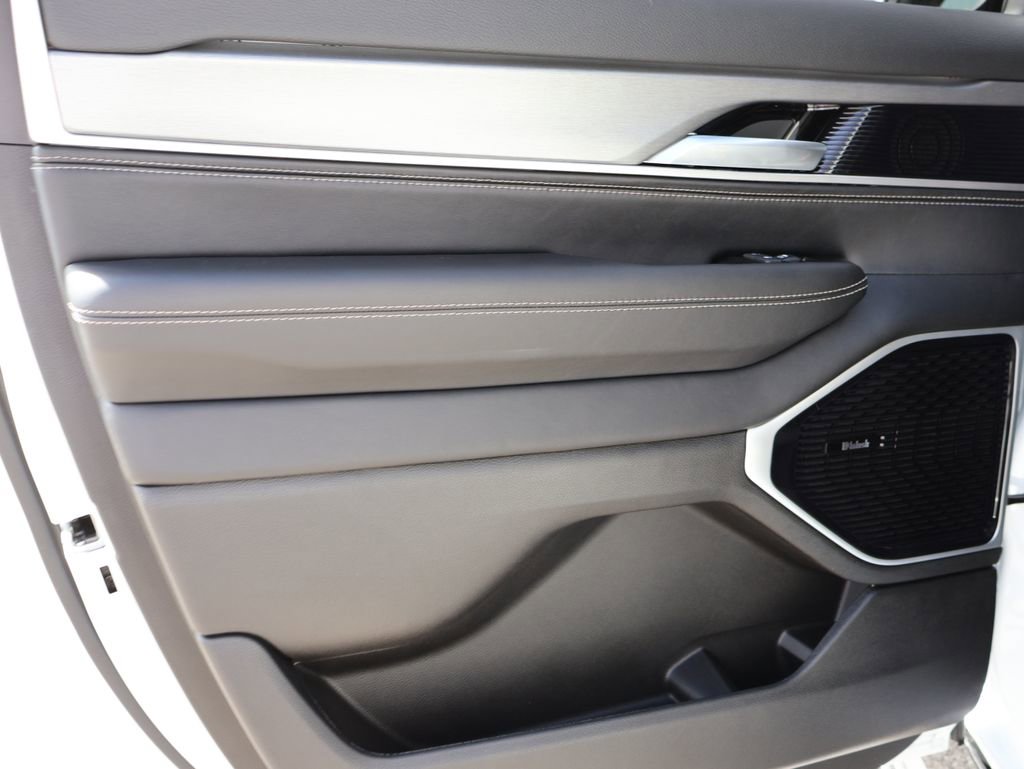 New 2026 Jeep Grand Wagoneer L Limited w/ Premium Group II image 18