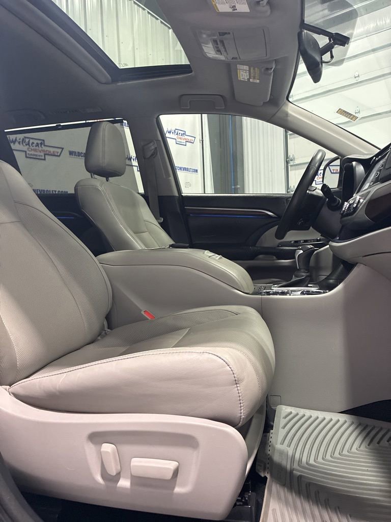 Used 2015 Toyota Highlander Limited AWD/4WD image 40